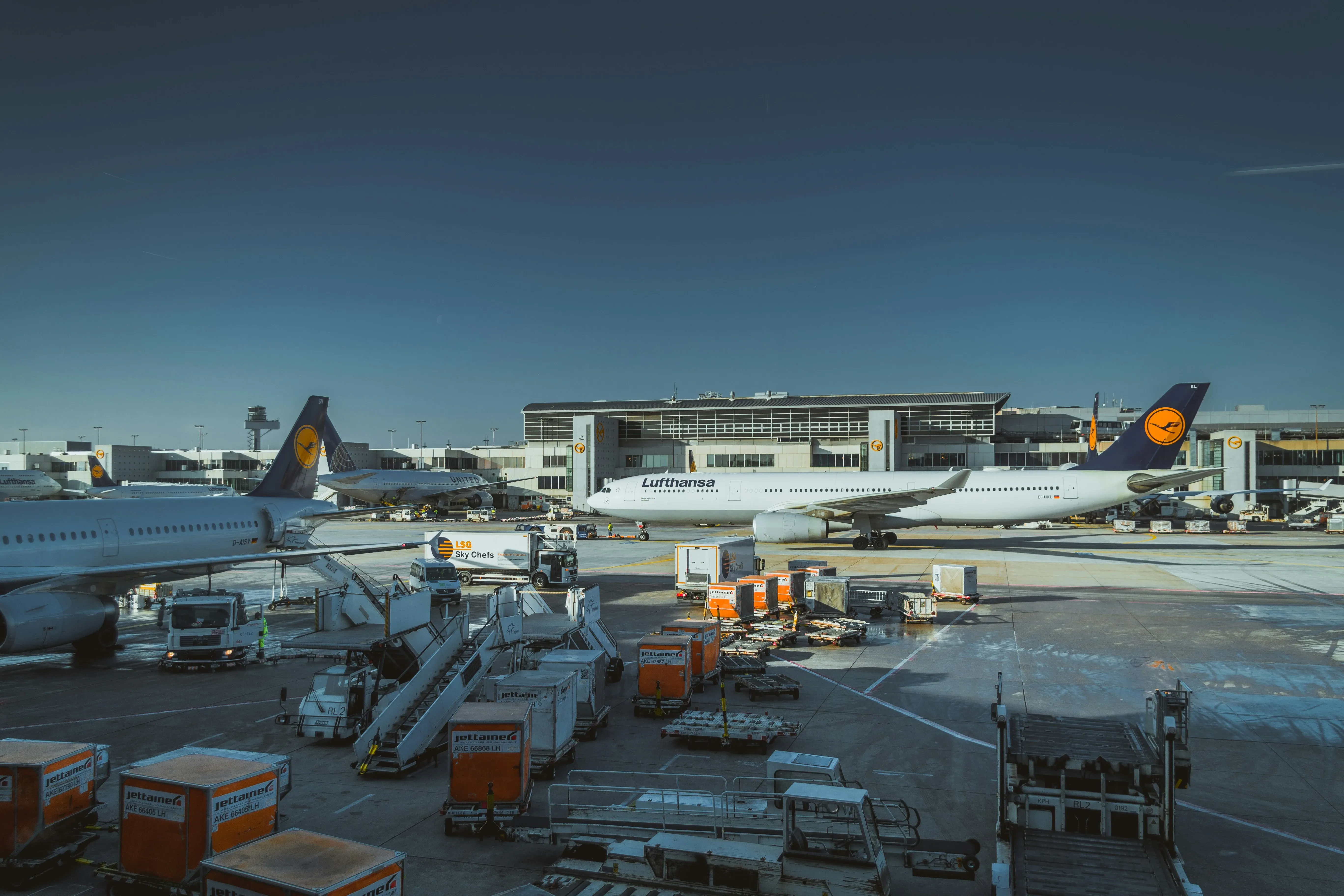 Air Freight vs. Sea Freight: How to Pick the Right Shipping Method