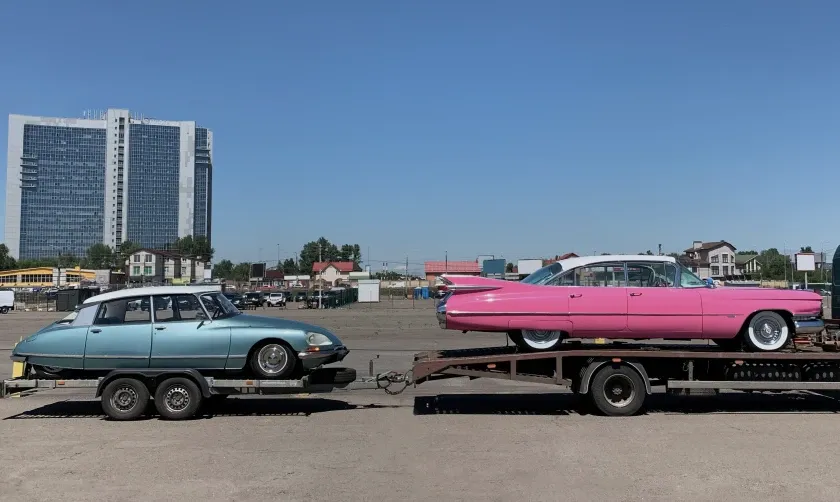 Flatbed or car houler Flatbed or car houler